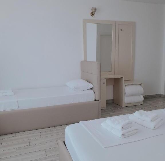 스탠다드 트리플 룸, Restaurant Univers