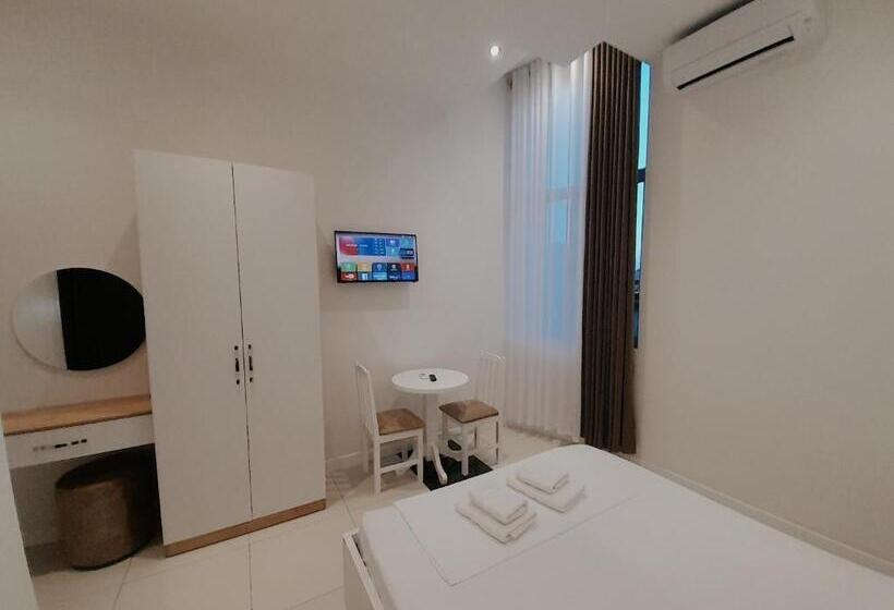 디럭스 룸, Restaurant Univers