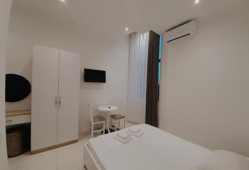 디럭스 룸, Restaurant Univers