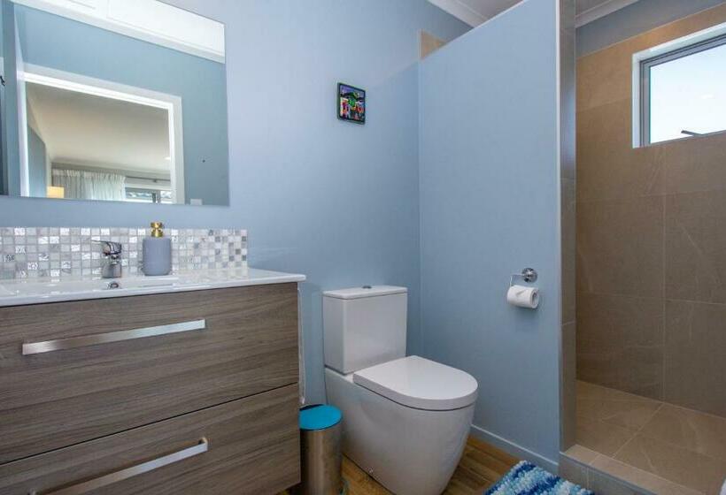 اتاق استاندارد با چشم‌انداز دریا, Changing Tides Bnb