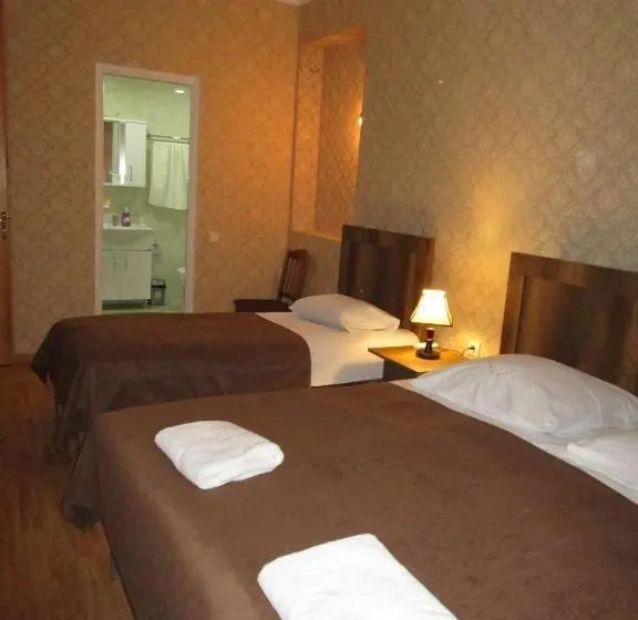 اتاق استاندارد سه نفره, Guest House T&n