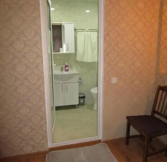 اتاق استاندارد سه نفره, Guest House T&n
