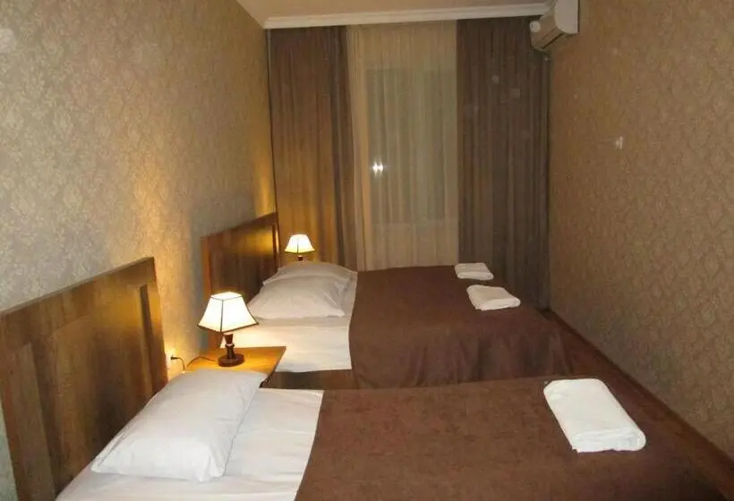 اتاق استاندارد سه نفره, Guest House T&n