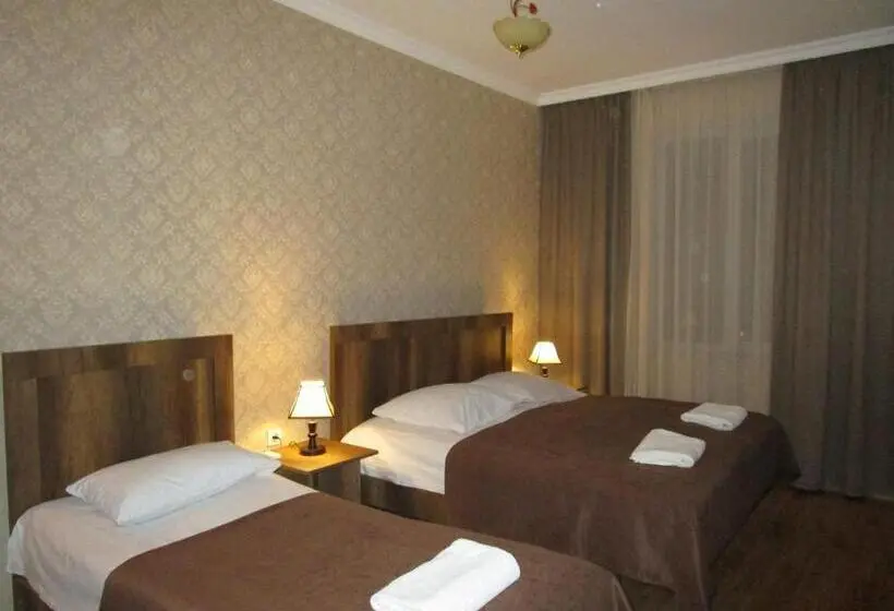 اتاق استاندارد سه نفره, Guest House T&n