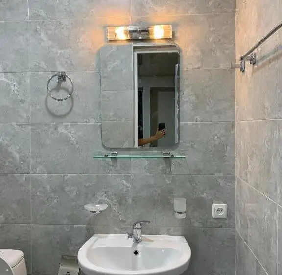 آپارتمان 1 خوابه همکف, Guest House T&n