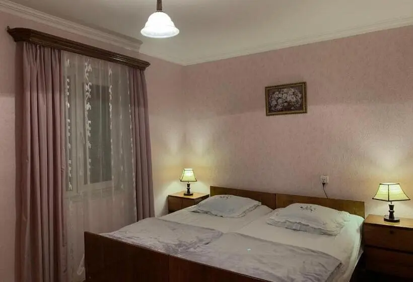 آپارتمان 1 خوابه همکف, Guest House T&n