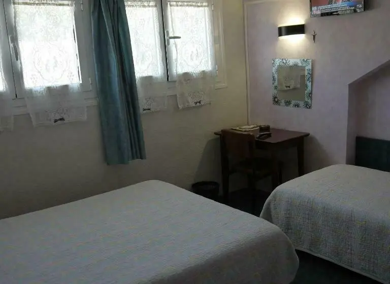 اتاق لوکس, Hôtel Saint Charles
