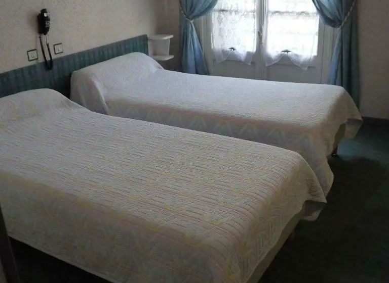اتاق لوکس, Hôtel Saint Charles