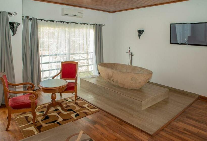 Suite with lake view, Ikopa Hôtel Madagascar