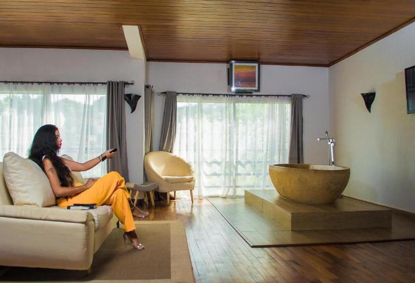 Suite with lake view, Ikopa Hôtel Madagascar