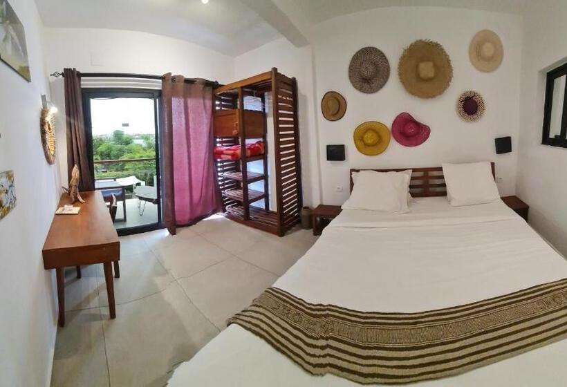 اتاق استاندارد با چشم‌انداز استخر, Ikopa Hôtel Madagascar