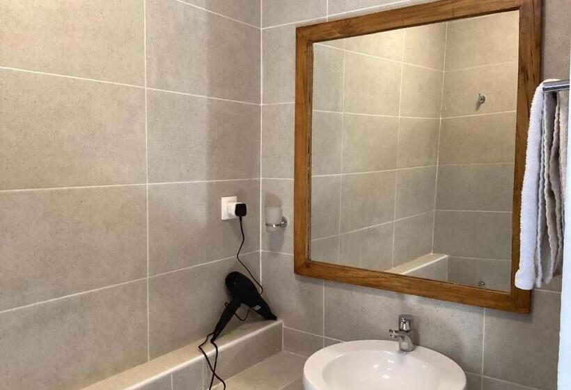 سوییت جونیور با چشمانداز استخر, Ikopa Hôtel Madagascar