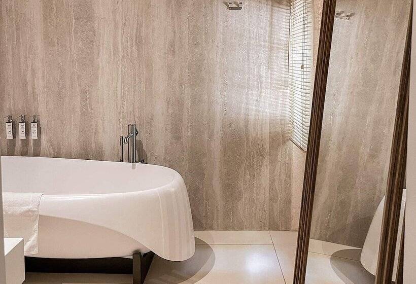 디럭스 룸, Le Saint Remy