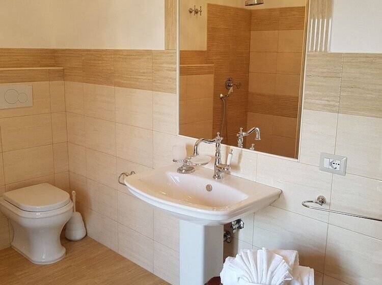 豪华三人间, Affittacamere La Campana