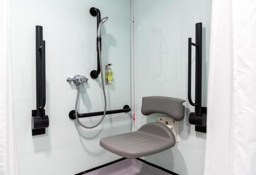 身障者適用スタンダードルーム, Easyhotel Leeds