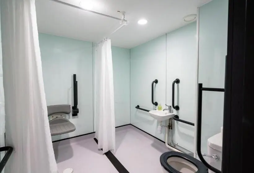 اتاق استاندارد برای معلولان, Easyhotel Leeds