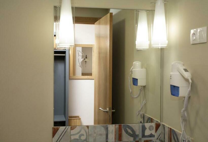 高级大房间, Novoa