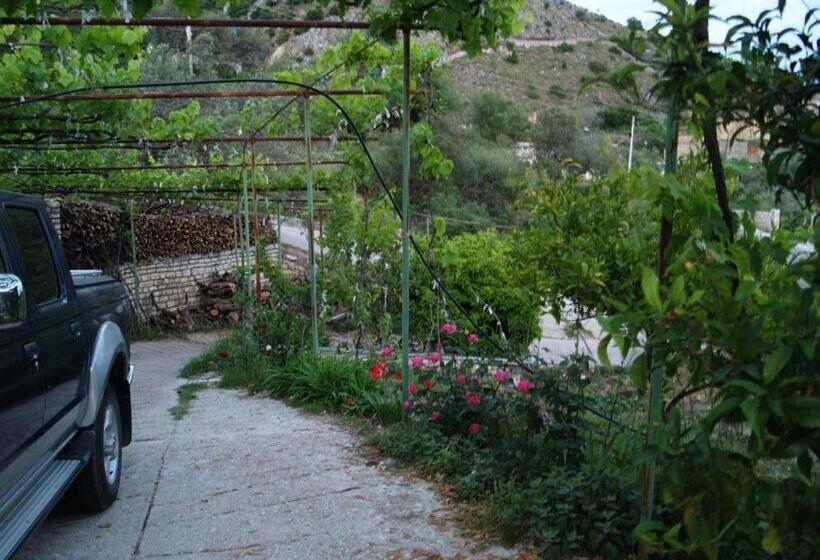 1 Sovrums Lägenhet Trädgårdutsikt, Belvedere Adriatica