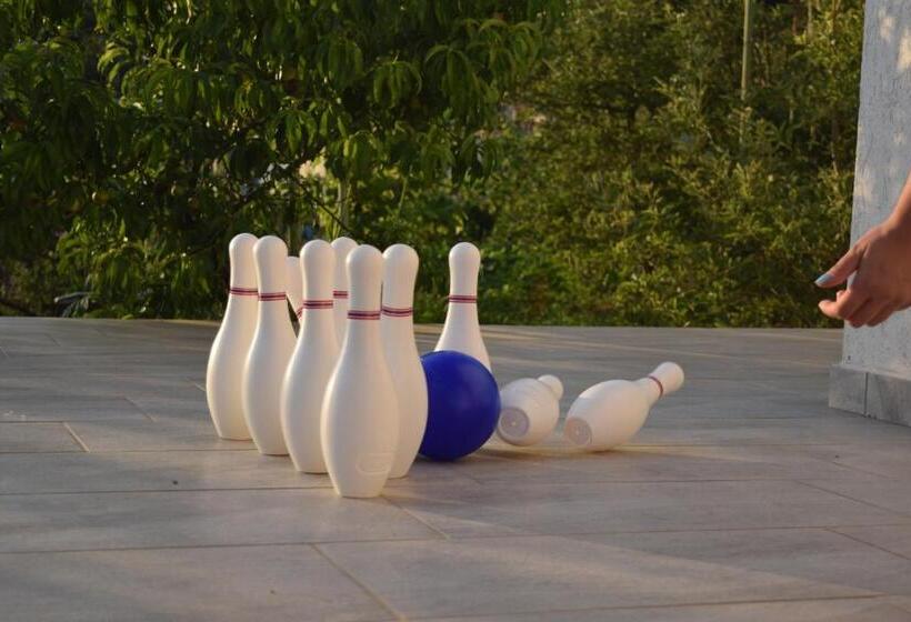 1 Sovrums Lägenhet Trädgårdutsikt, Belvedere Adriatica