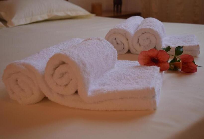 1 Sovrums Lägenhet Havsutsikt, Belvedere Adriatica