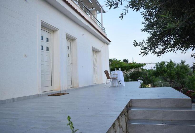 1 Sovrums Lägenhet Trädgårdutsikt, Belvedere Adriatica