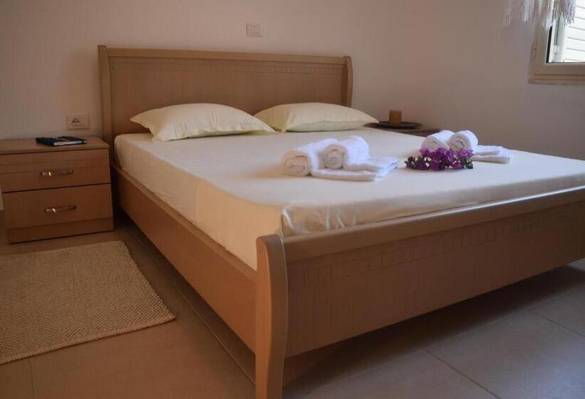 1 Sovrums Lägenhet Trädgårdutsikt, Belvedere Adriatica