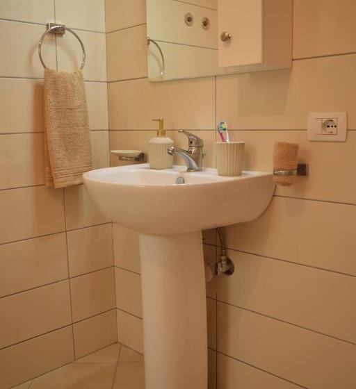 1 Sovrums Lägenhet Havsutsikt, Belvedere Adriatica