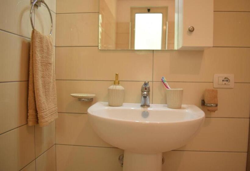 1 Sovrums Lägenhet Havsutsikt, Belvedere Adriatica