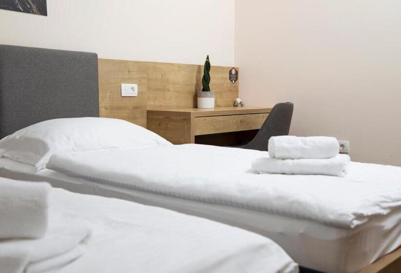 اتاق اکونومی, Gostilna S Prenočišči Pav