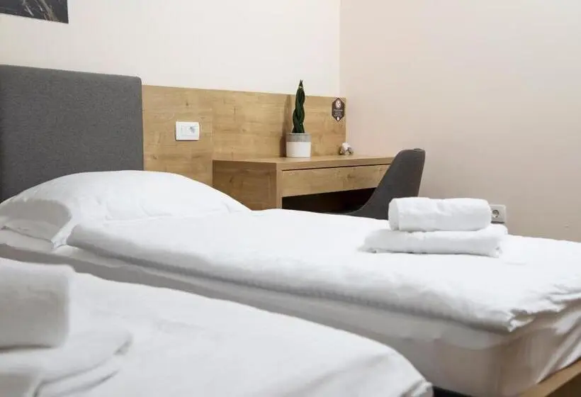 اتاق اکونومی, Gostilna S Prenočišči Pav