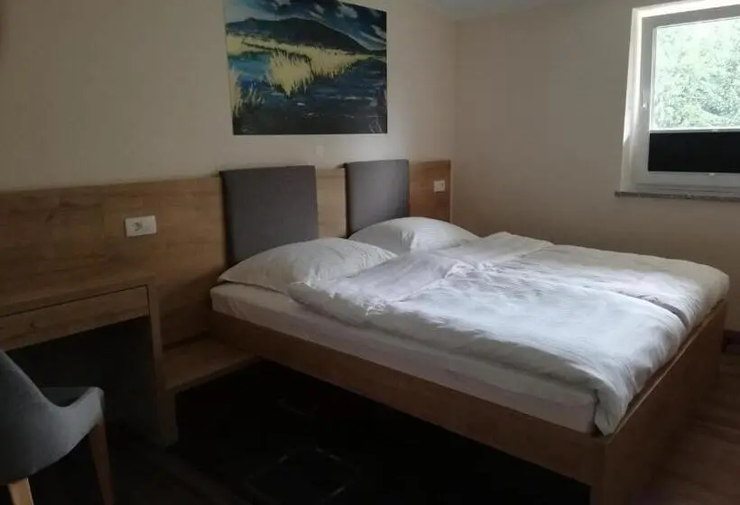 اتاق اکونومی, Gostilna S Prenočišči Pav