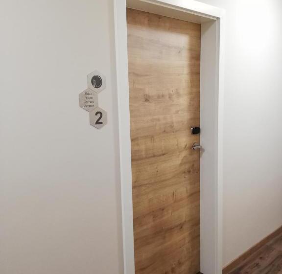 اتاق استاندارد سه نفره, Gostilna S Prenočišči Pav