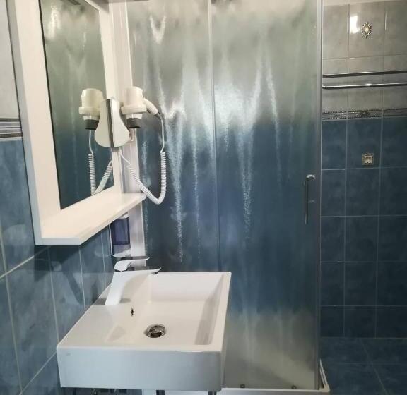 اتاق استاندارد سه نفره, Gostilna S Prenočišči Pav