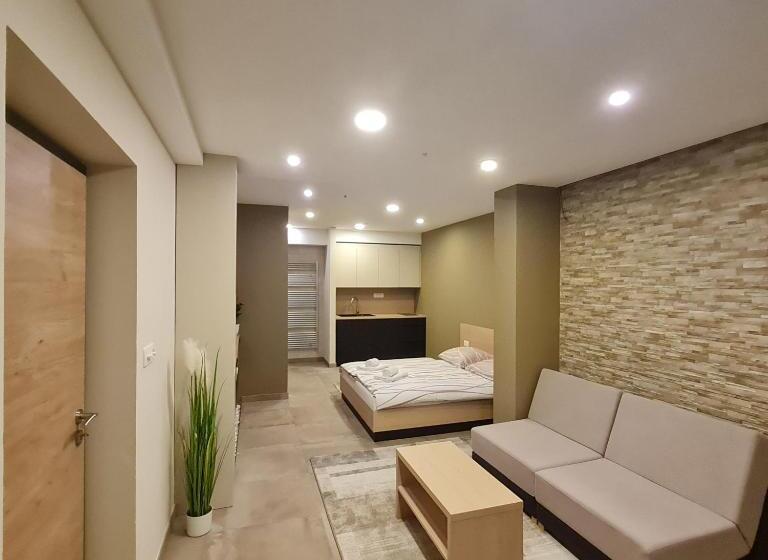 استودیوی استاندارد, Gostilna S Prenočišči Pav