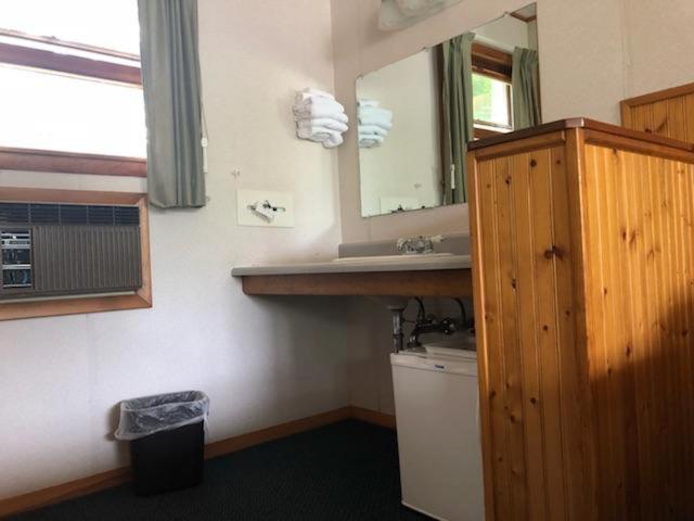 חדר סטנדרט יחיד, Catskill Motor Court Motel