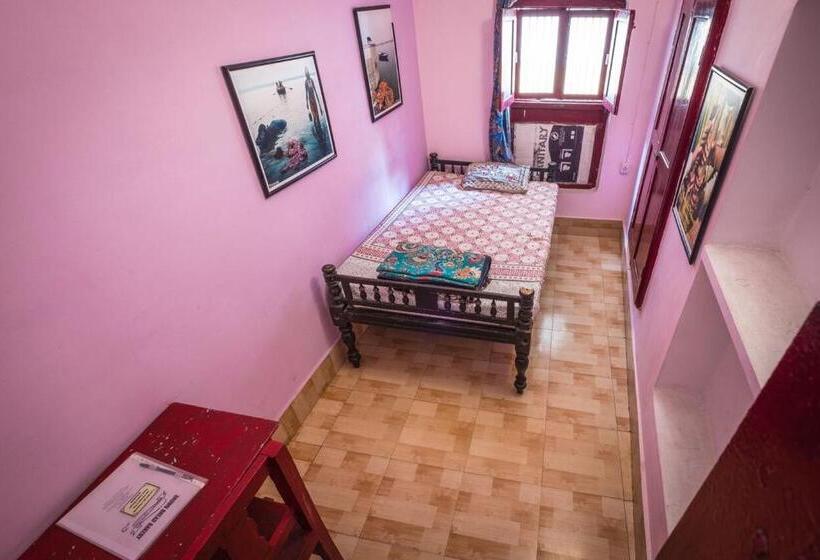 标准单人间共用浴室, Brown Bread Bakery Guest House