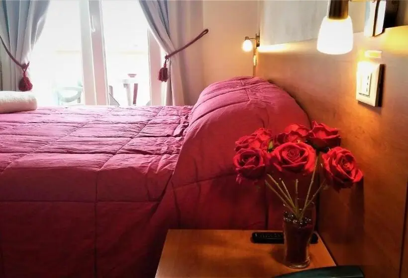Perhehuone, Venice Airport Room