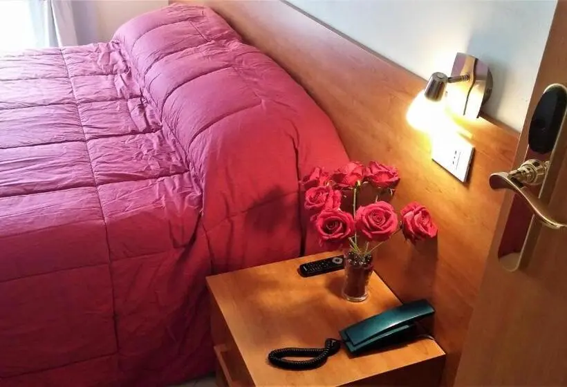 Perhehuone, Venice Airport Room