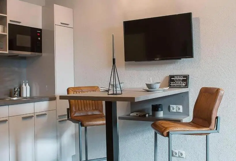 Standard-studio, Boardinghouse Emden
