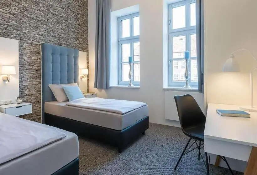 Perhesviitti, Boardinghouse Emden