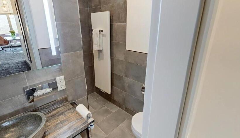 Полулюкс с Балконом, Boardinghouse Emden