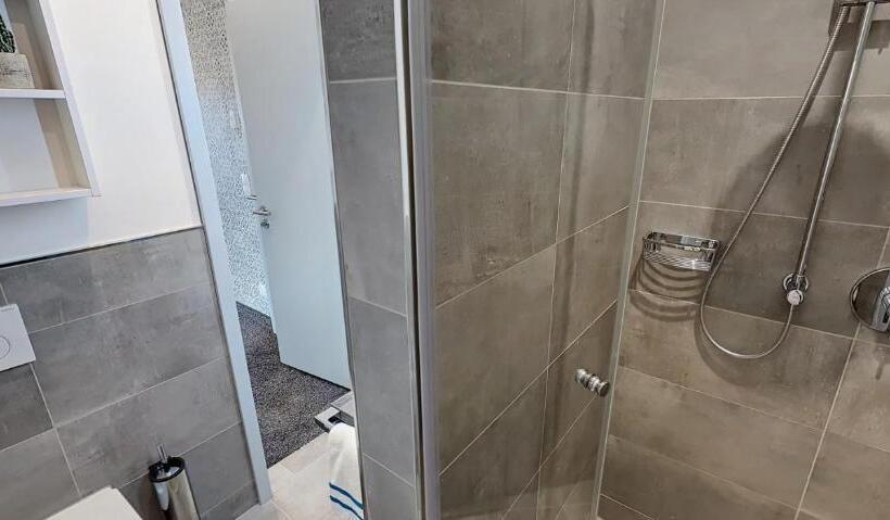 Полулюкс с Балконом, Boardinghouse Emden