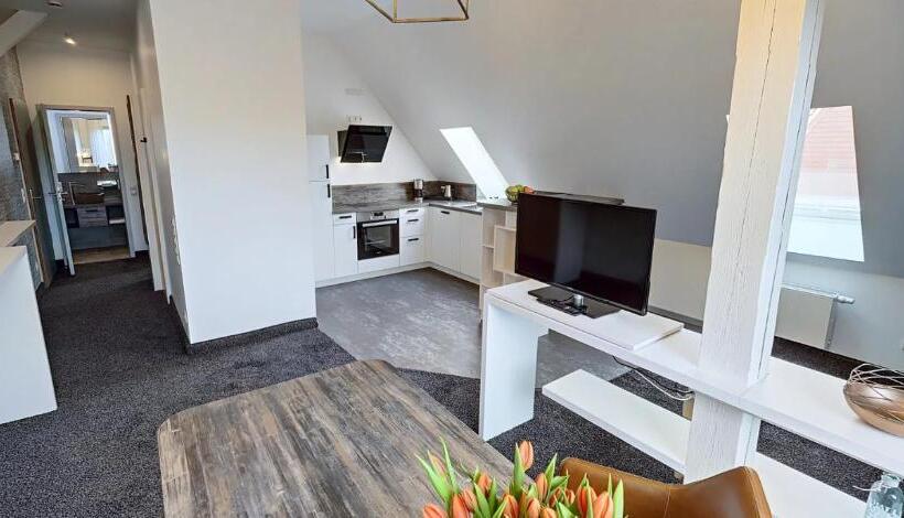 Полулюкс с Балконом, Boardinghouse Emden