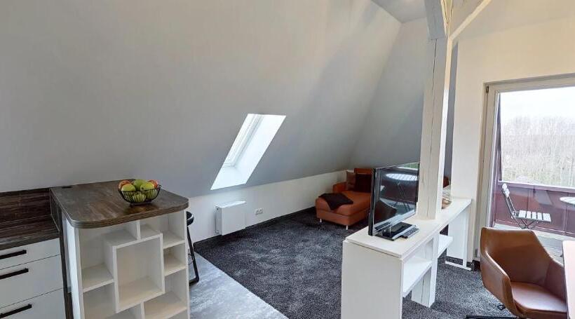 Полулюкс с Балконом, Boardinghouse Emden