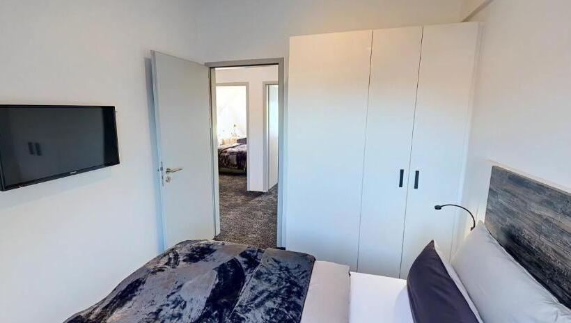 Люкс 3 Спальни, Boardinghouse Emden