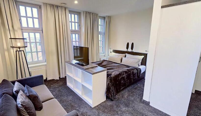 Студия Superior, Boardinghouse Emden