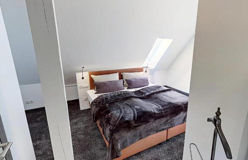 Полулюкс с Балконом, Boardinghouse Emden