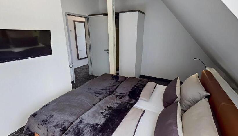 Полулюкс с Балконом, Boardinghouse Emden