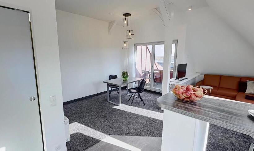 Полулюкс с Балконом, Boardinghouse Emden