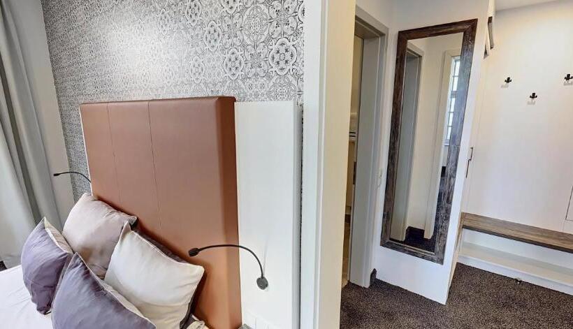 Студия Superior, Boardinghouse Emden